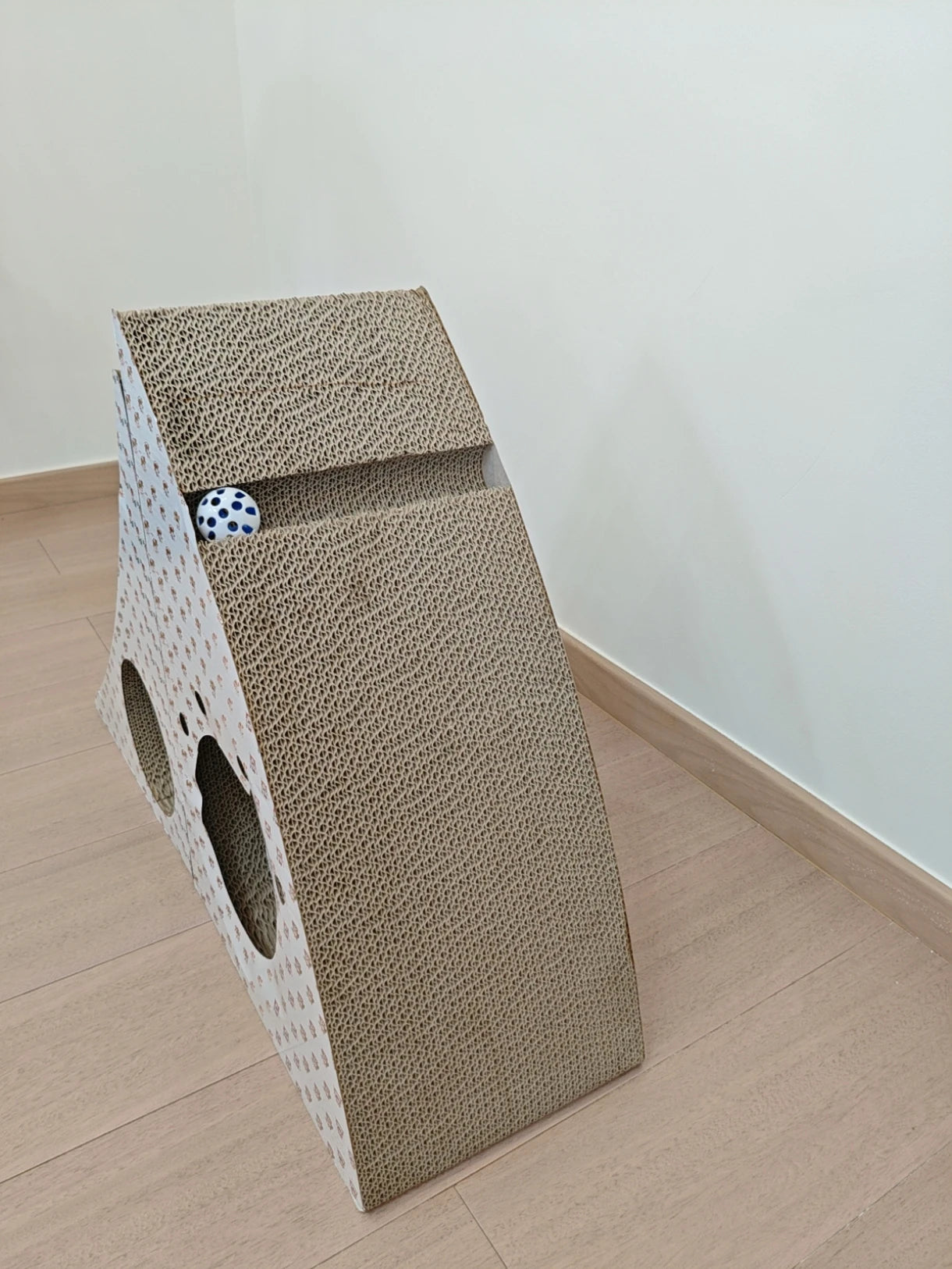 OEM/ODM Luxury Cat Toy Bed Unique Curved Cat Scratching Board Organic Paper Plastic Metal Carton Corner Cat Tree Scratcher Pets - Image 4