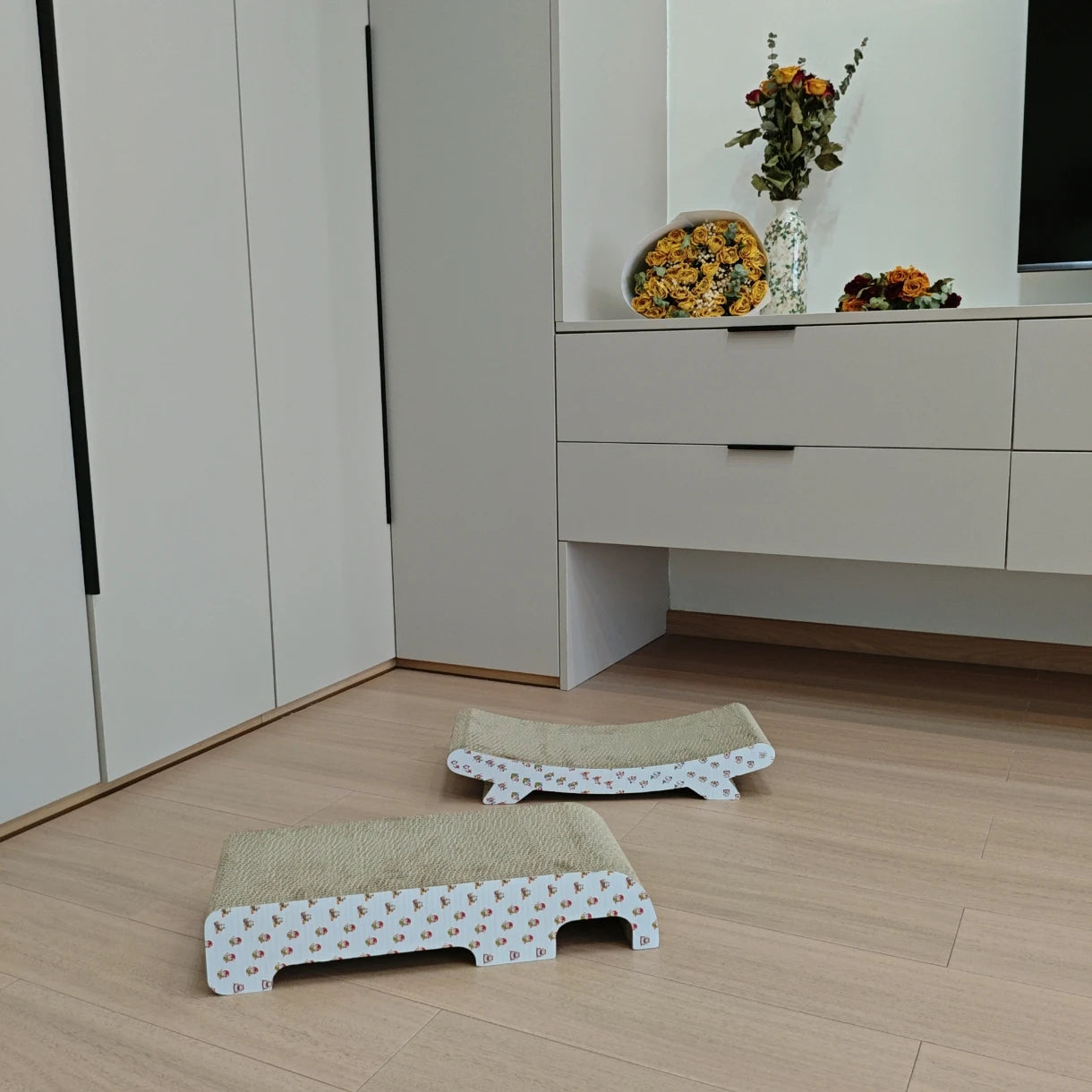 OEM/ODM Sustainable Cat Toy Bed Unique Curved Wood Corner Cat Tree Scratcher Catnip Organic Paper Plastic Cardboard Materials - Image 4